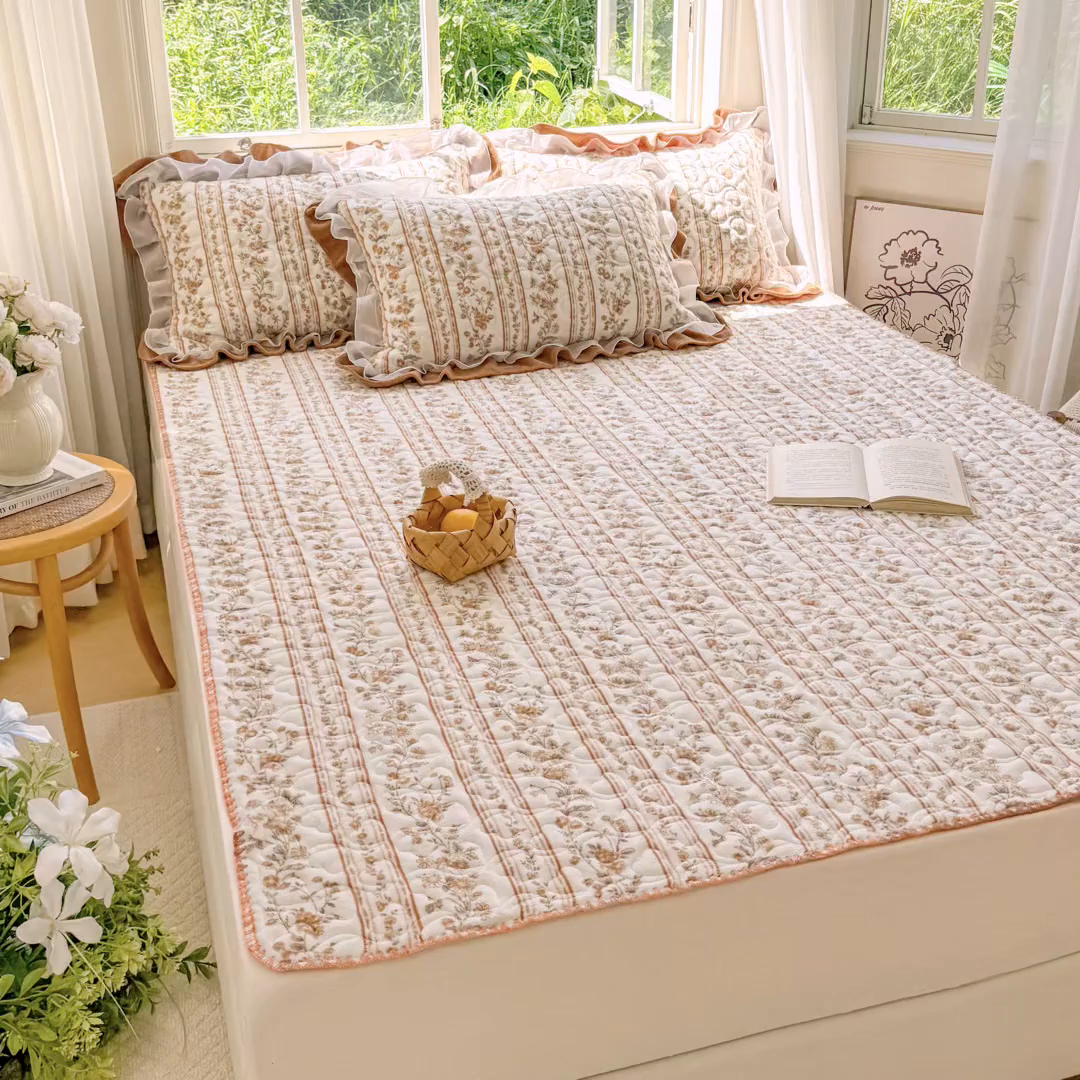 91家纺网 家纺一手货源 找家纺 禧缘家纺（原梦想家） 2025新款牛奶绒三角针绑带款夹棉床笠床单 落日云舒-绑带款