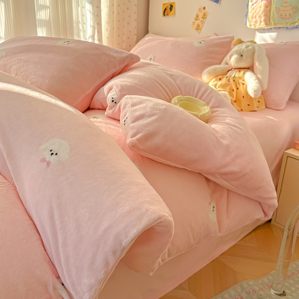 91家纺网 家纺一手货源 找家纺 韩巢家纺 2025新款双面高克重牛奶绒被套单件被罩 绒绒小狗-粉