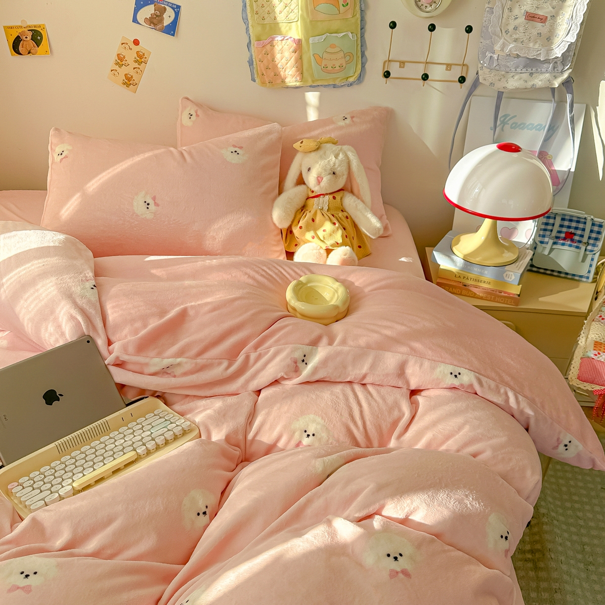 91家纺网 家纺一手货源 找家纺 韩巢家纺 2025新款双面高克重牛奶绒被套单件被罩 绒绒小狗-粉