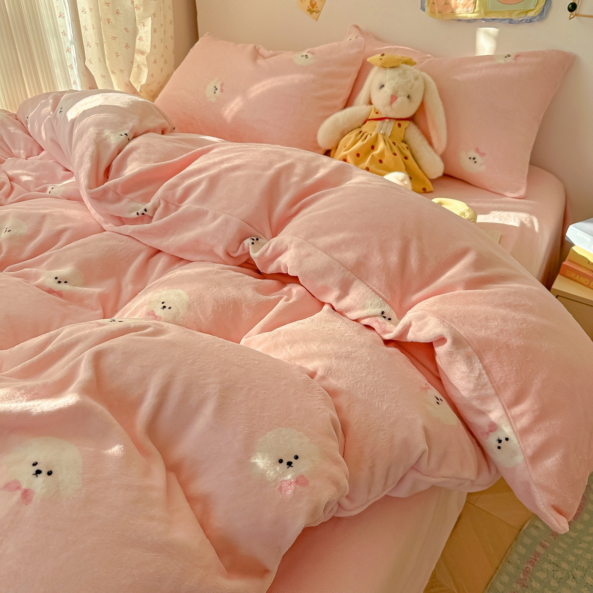 91家纺网 家纺一手货源 找家纺 韩巢家纺 2025新款双面高克重牛奶绒被套单件被罩 绒绒小狗-粉