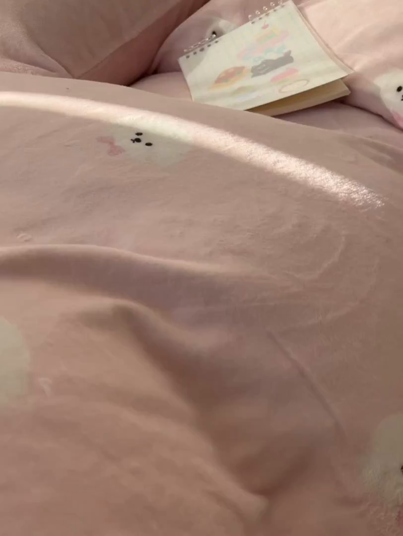 91家纺网 家纺一手货源 找家纺 韩巢家纺 2025新款双面高克重牛奶绒被套单件被罩 绒绒小狗-粉