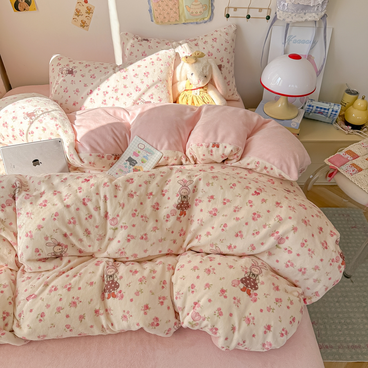 91家纺网 家纺一手货源 找家纺 韩巢家纺 2025新款双面高克重牛奶绒被套单件被罩 小免舞