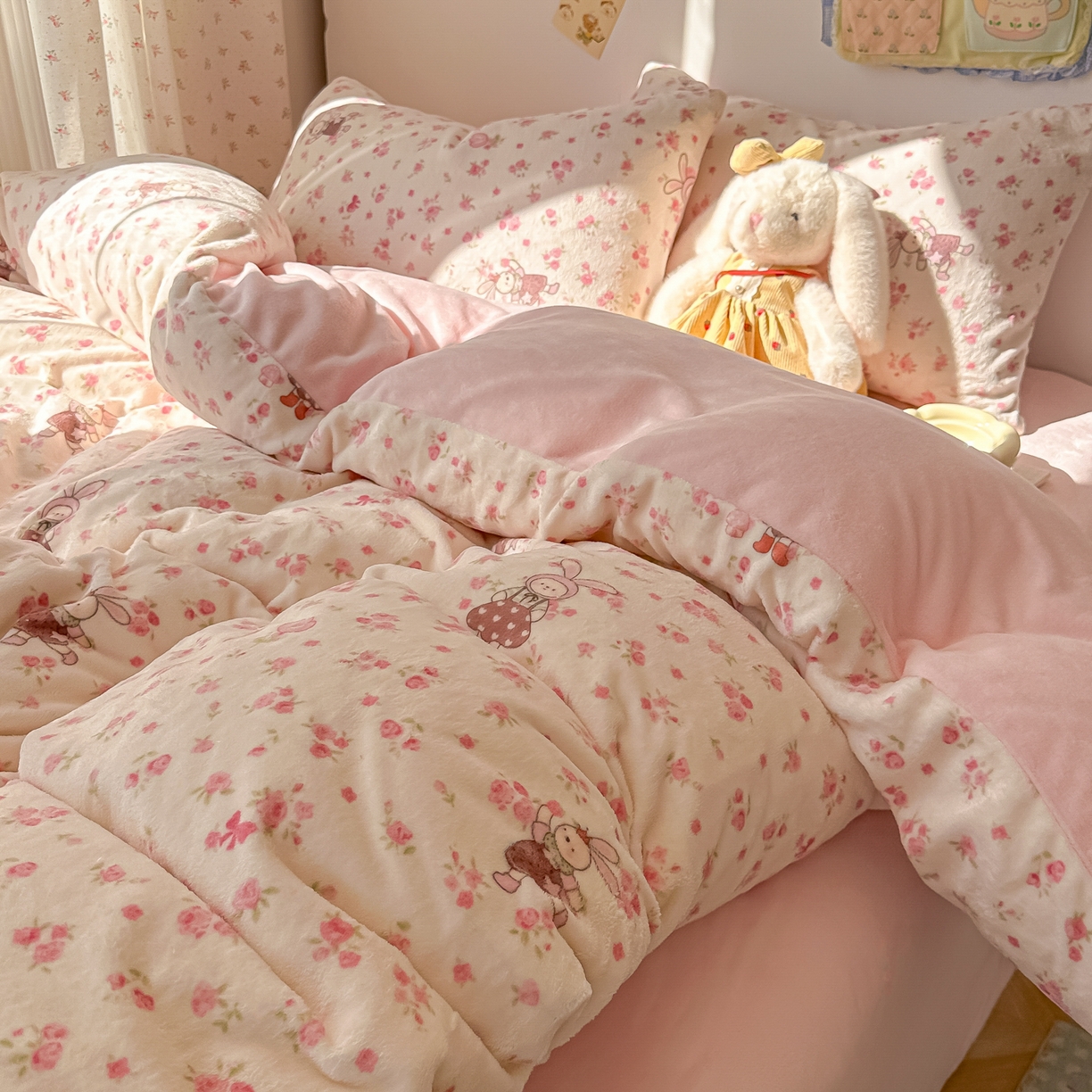 91家纺网 家纺一手货源 找家纺 韩巢家纺 2025新款双面高克重牛奶绒被套单件被罩 小免舞