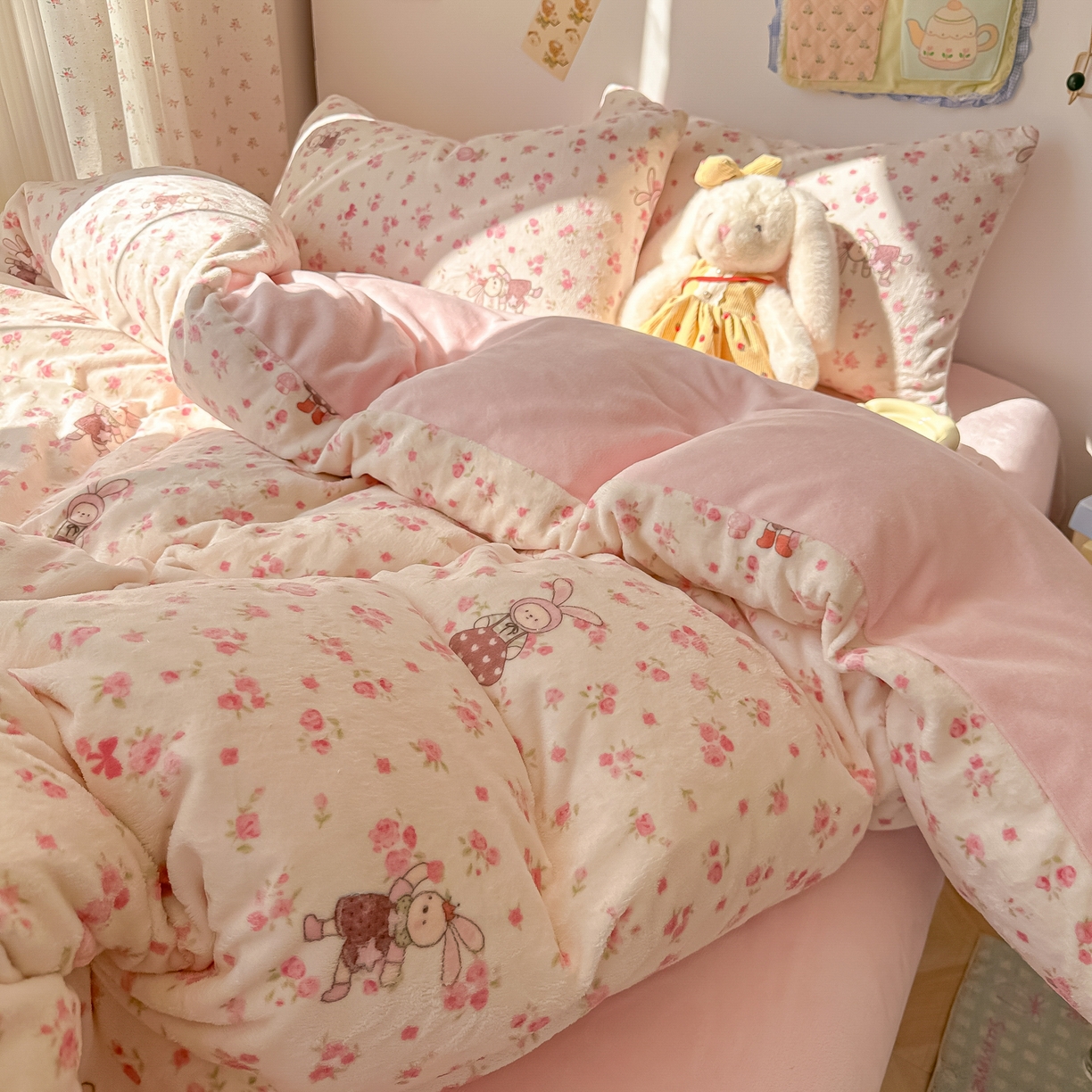 91家纺网 家纺一手货源 找家纺 韩巢家纺 2025新款双面高克重牛奶绒被套单件被罩 小免舞