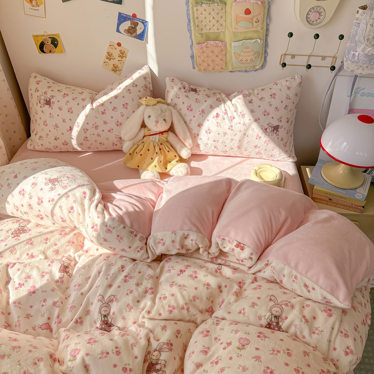 91家纺网 家纺一手货源 找家纺 韩巢家纺 2025新款双面高克重牛奶绒被套单件被罩 小免舞