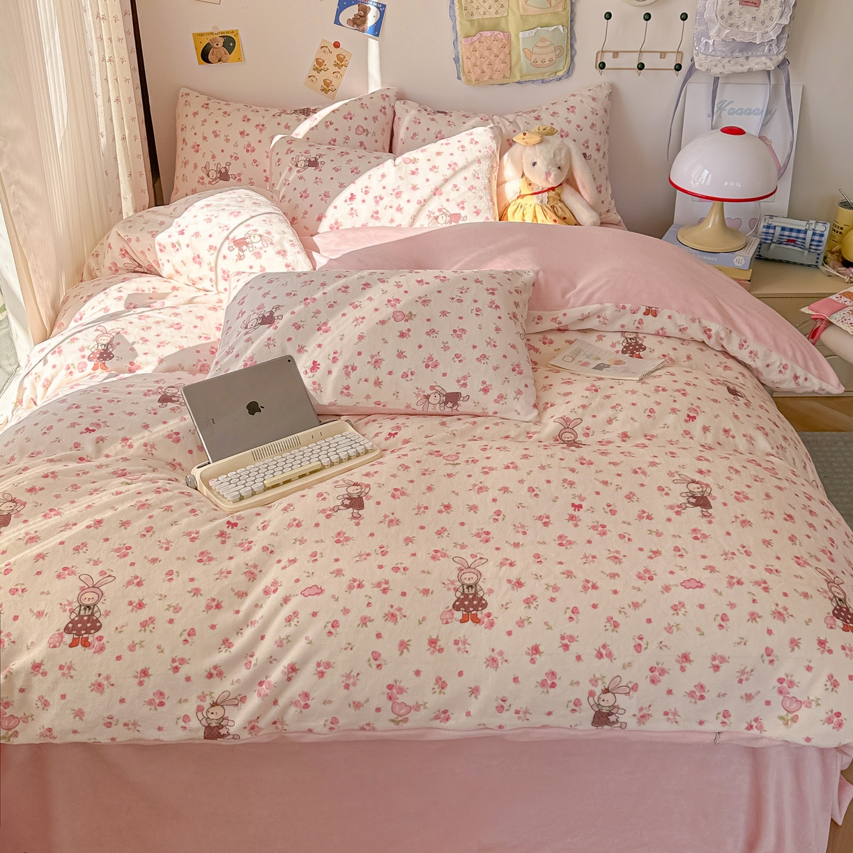 91家纺网 家纺一手货源 找家纺 韩巢家纺 2025新款双面高克重牛奶绒被套单件被罩 小免舞