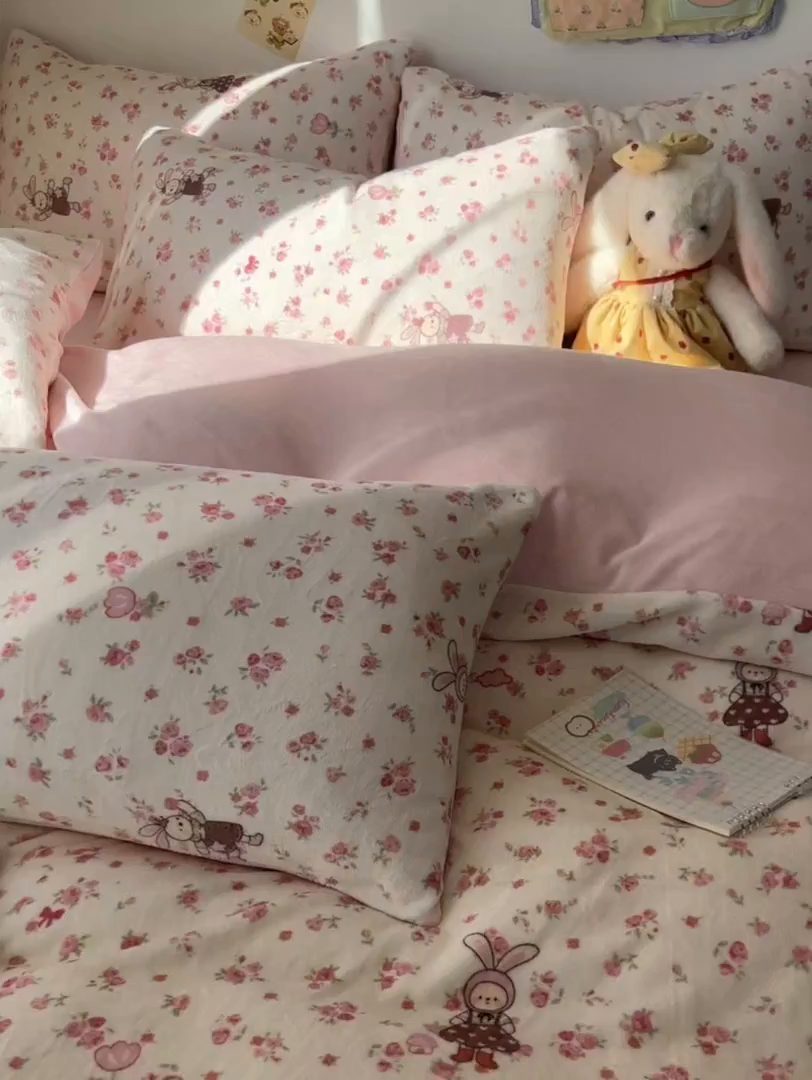 91家纺网 家纺一手货源 找家纺 韩巢家纺 2025新款双面高克重牛奶绒被套单件被罩 小免舞