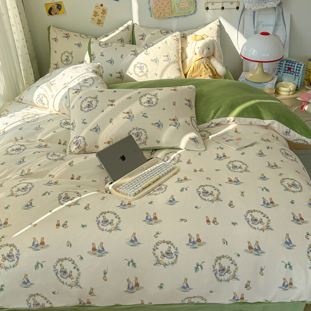 91家纺网 家纺一手货源 找家纺 韩巢家纺 2025新款双面高克重牛奶绒被套单件被罩 小兔幻境