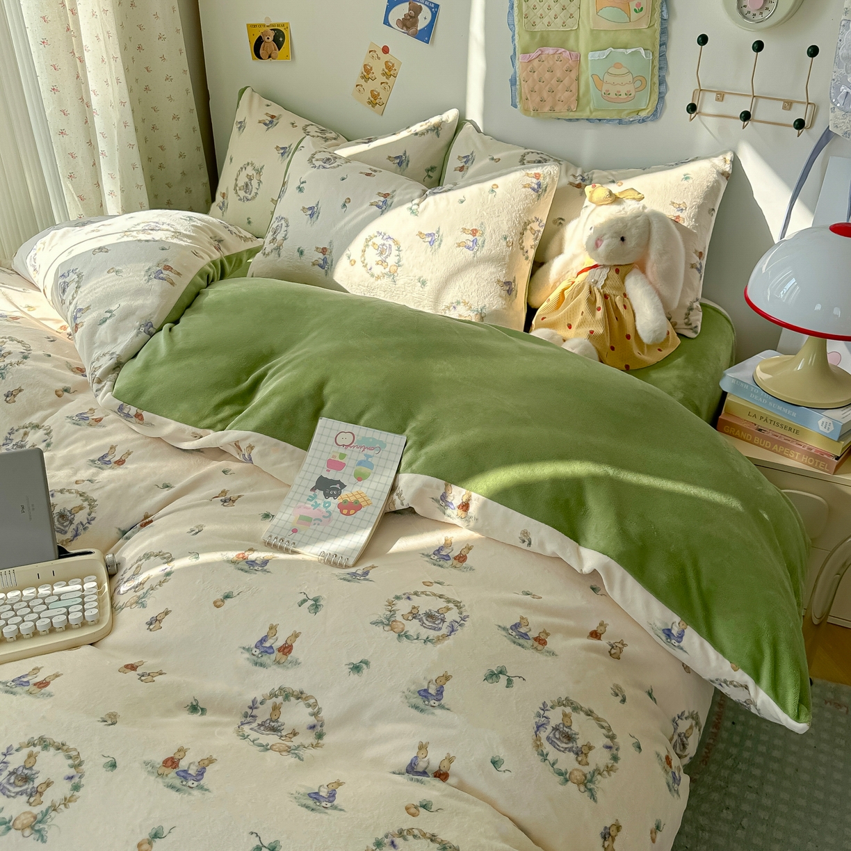 91家纺网 家纺一手货源 找家纺 韩巢家纺 2025新款双面高克重牛奶绒被套单件被罩 小兔幻境