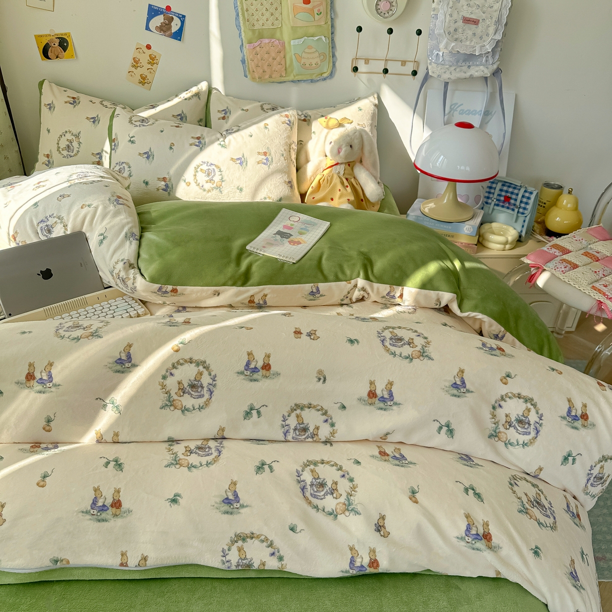 91家纺网 家纺一手货源 找家纺 韩巢家纺 2025新款双面高克重牛奶绒被套单件被罩 小兔幻境