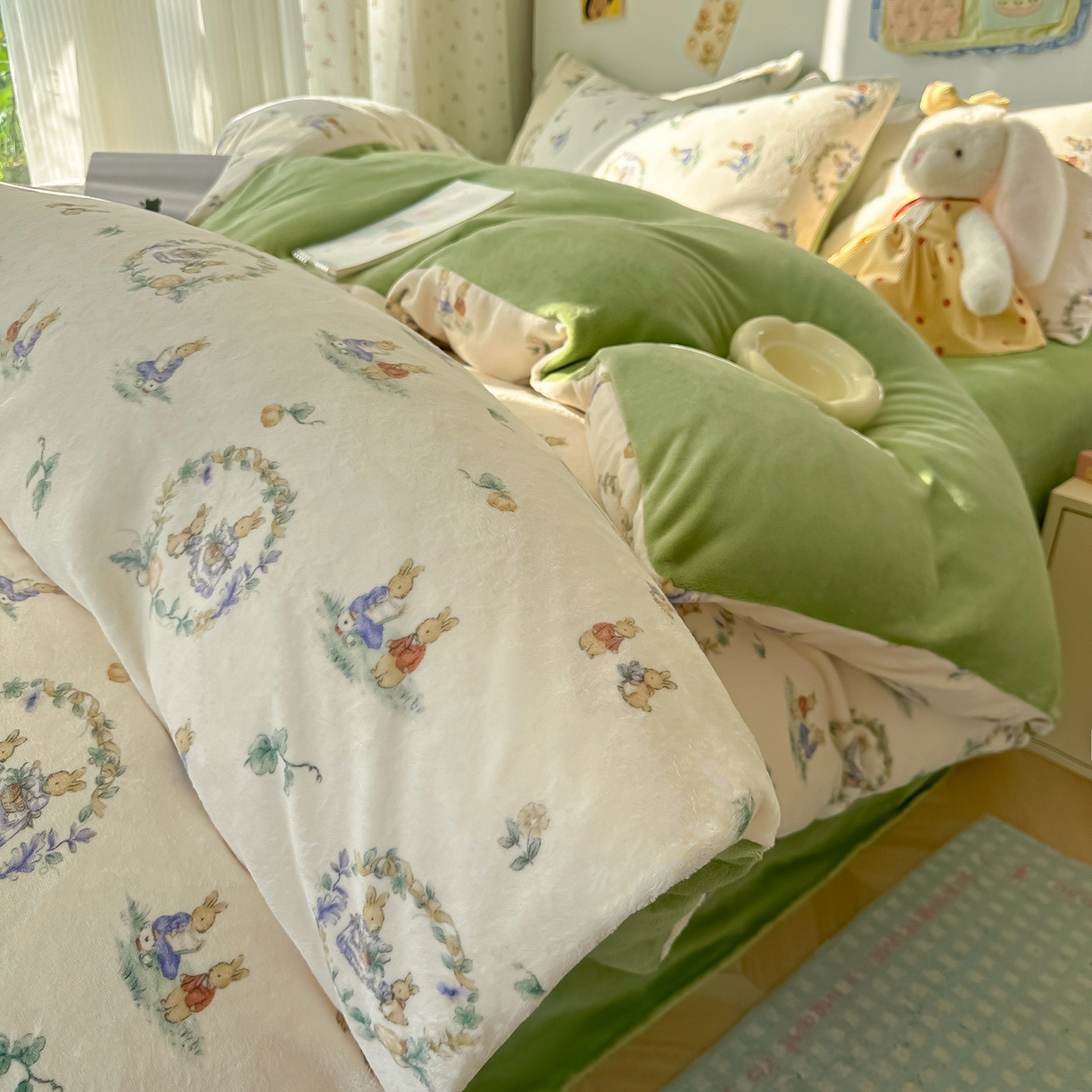 91家纺网 家纺一手货源 找家纺 韩巢家纺 2025新款双面高克重牛奶绒被套单件被罩 小兔幻境