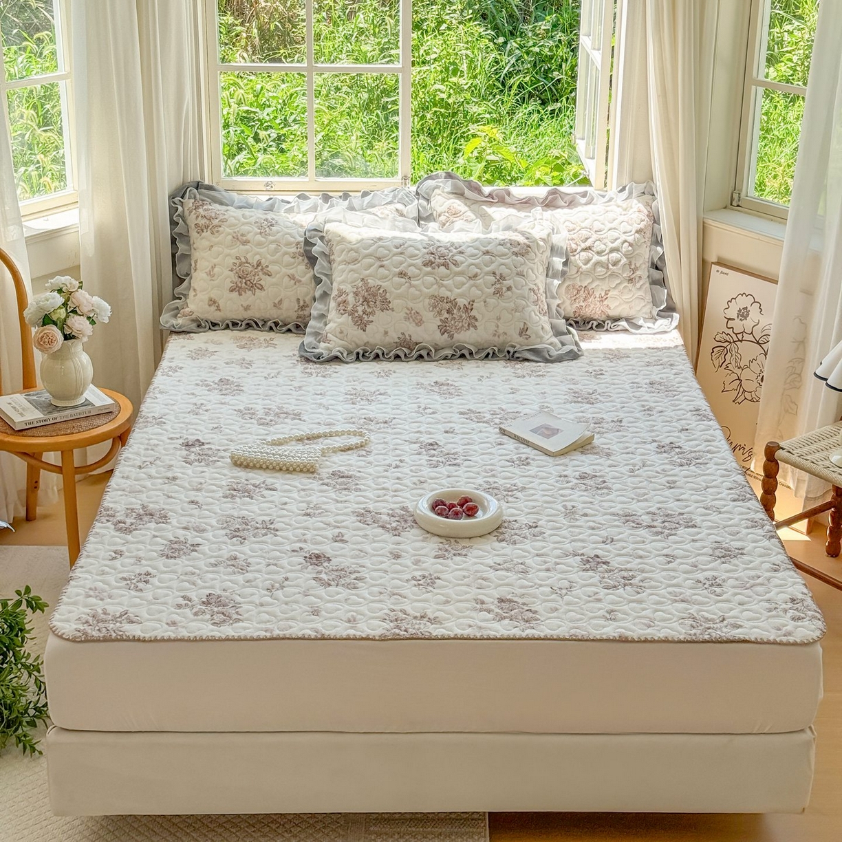 91家纺网 家纺一手货源 找家纺 禧缘家纺（原梦想家） 2025新款牛奶绒三角针绑带款夹棉床笠床单 杏花微雨-绑带款