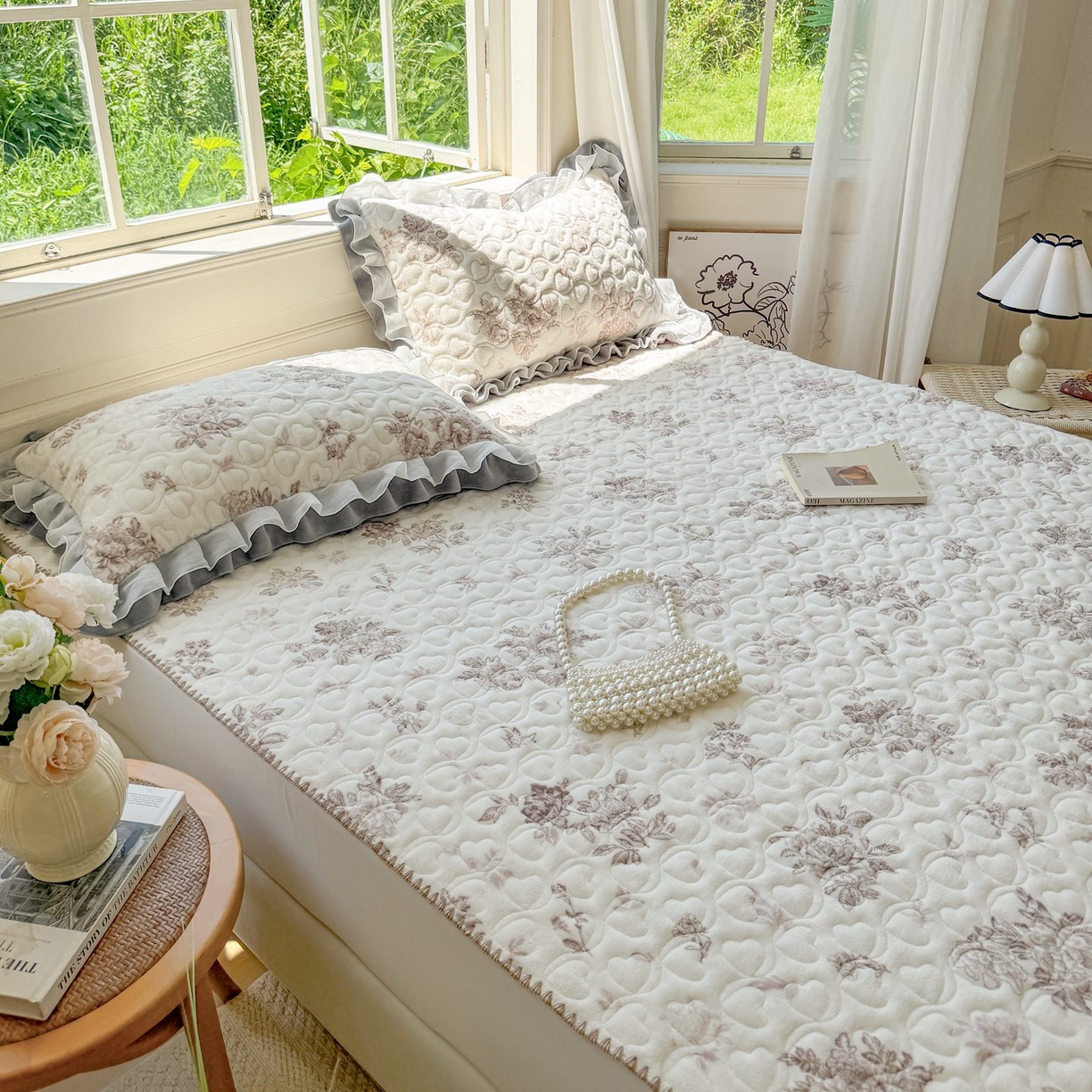 91家纺网 家纺一手货源 找家纺 禧缘家纺（原梦想家） 2025新款牛奶绒三角针绑带款夹棉床笠床单 杏花微雨-绑带款