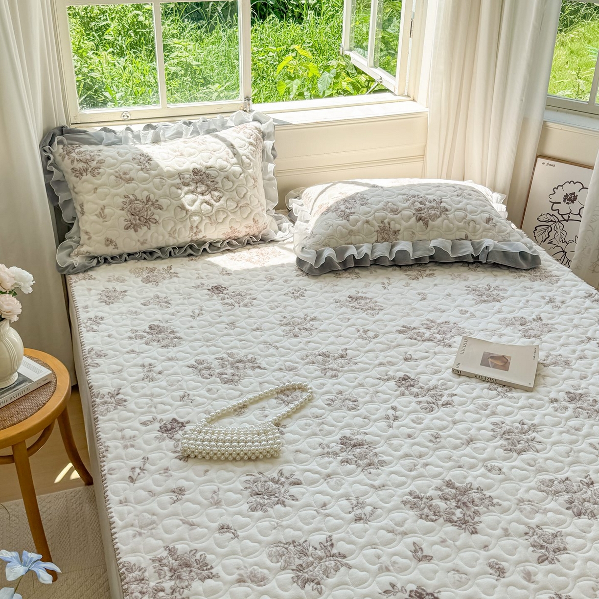 91家纺网 家纺一手货源 找家纺 禧缘家纺（原梦想家） 2025新款牛奶绒三角针绑带款夹棉床笠床单 杏花微雨-绑带款