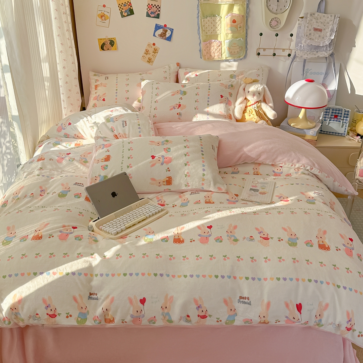 91家纺网 家纺一手货源 找家纺 韩巢家纺 2025新款双面高克重牛奶绒被套单件被罩 小兔派对