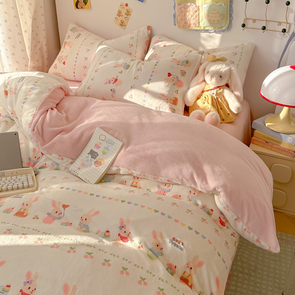 91家纺网 家纺一手货源 找家纺 韩巢家纺 2025新款双面高克重牛奶绒被套单件被罩 小兔派对