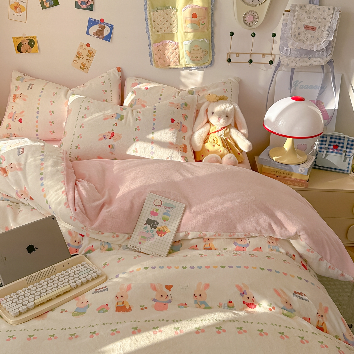 91家纺网 家纺一手货源 找家纺 韩巢家纺 2025新款双面高克重牛奶绒被套单件被罩 小兔派对