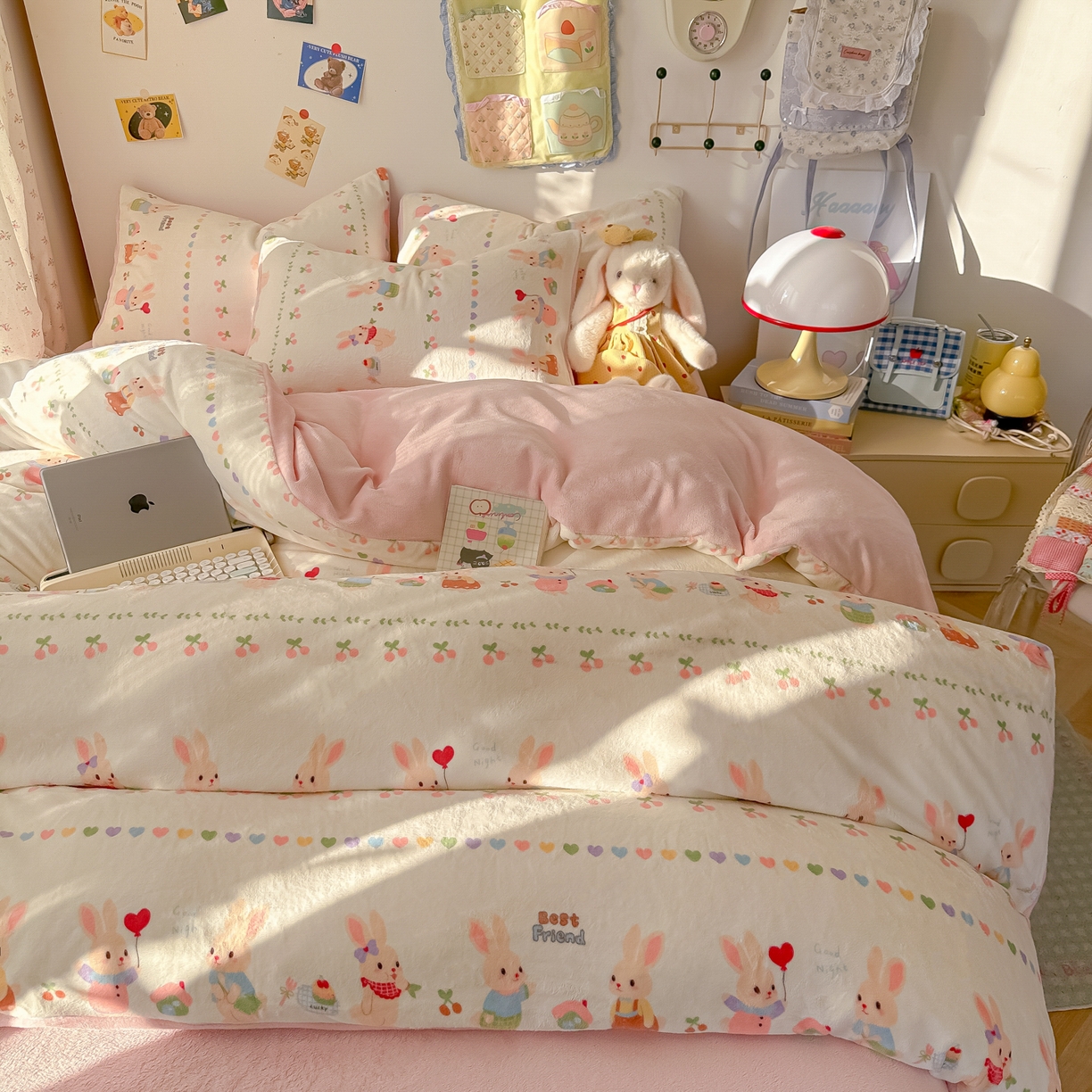 91家纺网 家纺一手货源 找家纺 韩巢家纺 2025新款双面高克重牛奶绒被套单件被罩 小兔派对