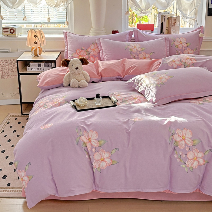 91家纺网 家纺一手货源 找家纺 优选直播新款全棉磨毛喷气印花四件套加厚纯棉三件套（一字绣工艺款）学生三件套 紫韵