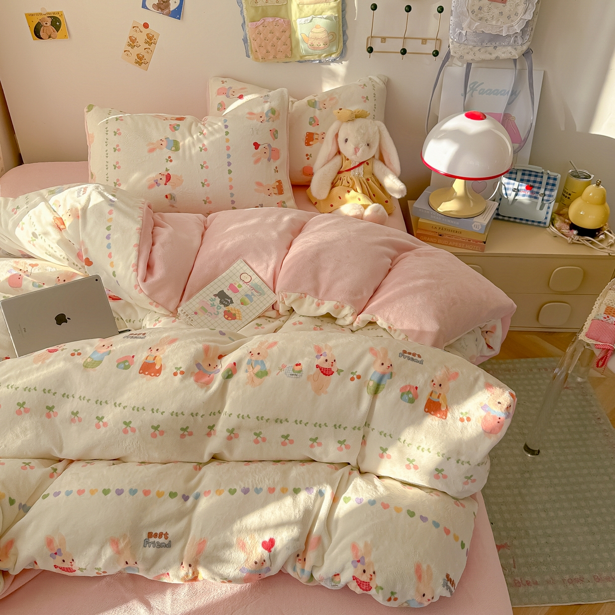 91家纺网 家纺一手货源 找家纺 韩巢家纺 2025新款双面高克重牛奶绒被套单件被罩 小兔派对