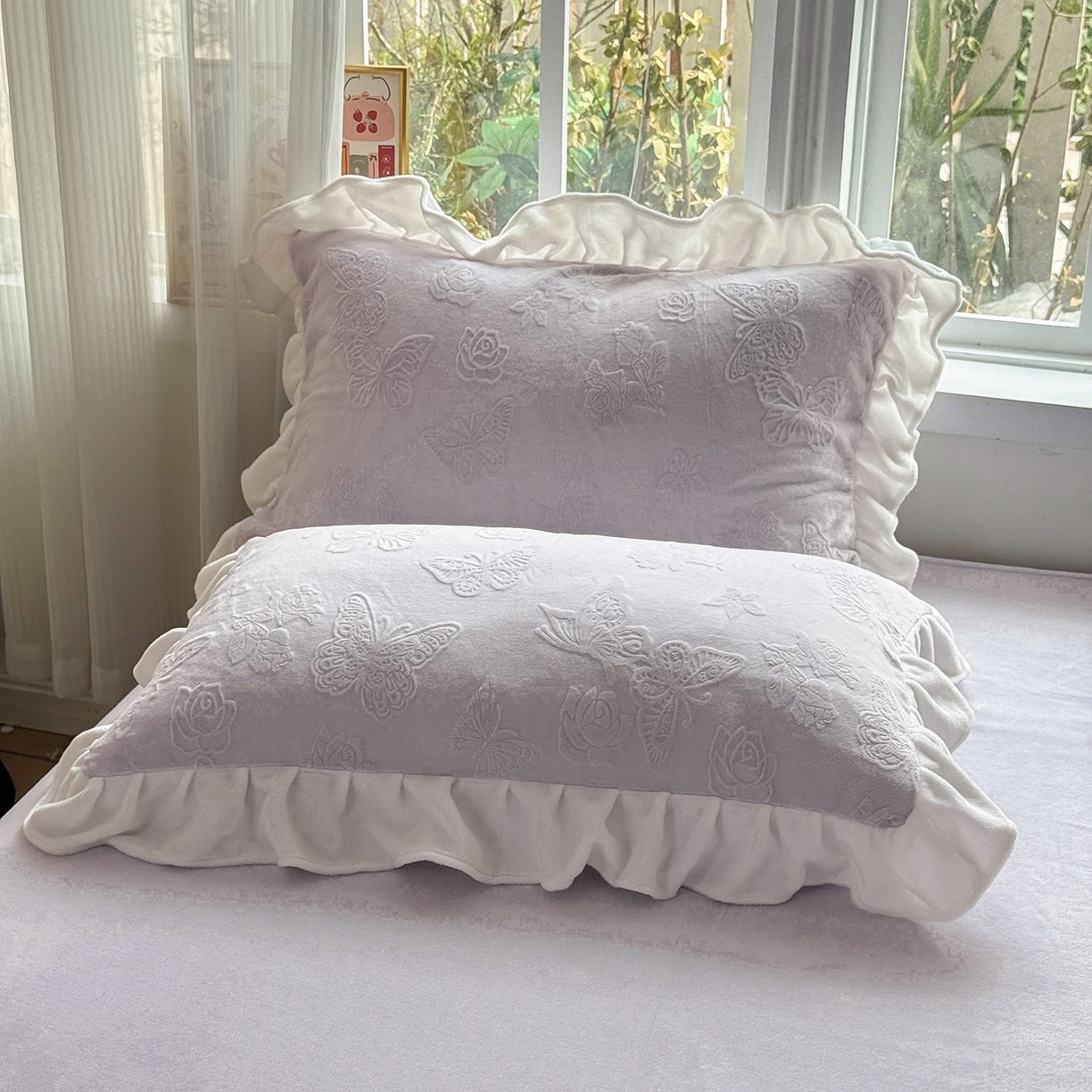 91家纺网 家纺一手货源 找家纺 耀悦家纺 2025新款A类全消光牛奶绒花边款四件套少女心三件套-浪漫法式 蝶恋花-紫-花边款