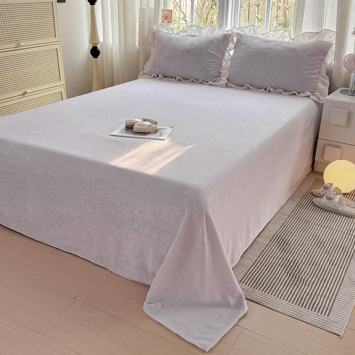 91家纺网 家纺一手货源 找家纺 耀悦家纺 2025新款A类全消光牛奶绒花边款四件套少女心三件套-浪漫法式 蝶恋花-紫-花边款