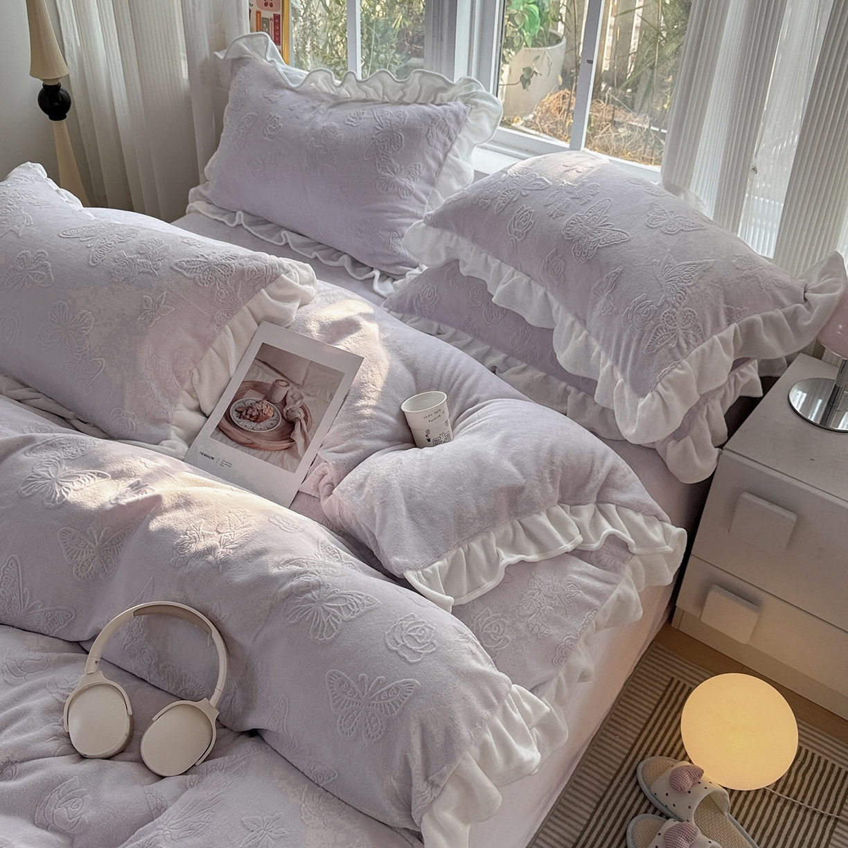 91家纺网 家纺一手货源 找家纺 耀悦家纺 2025新款A类全消光牛奶绒花边款四件套少女心三件套-浪漫法式 蝶恋花-紫-花边款