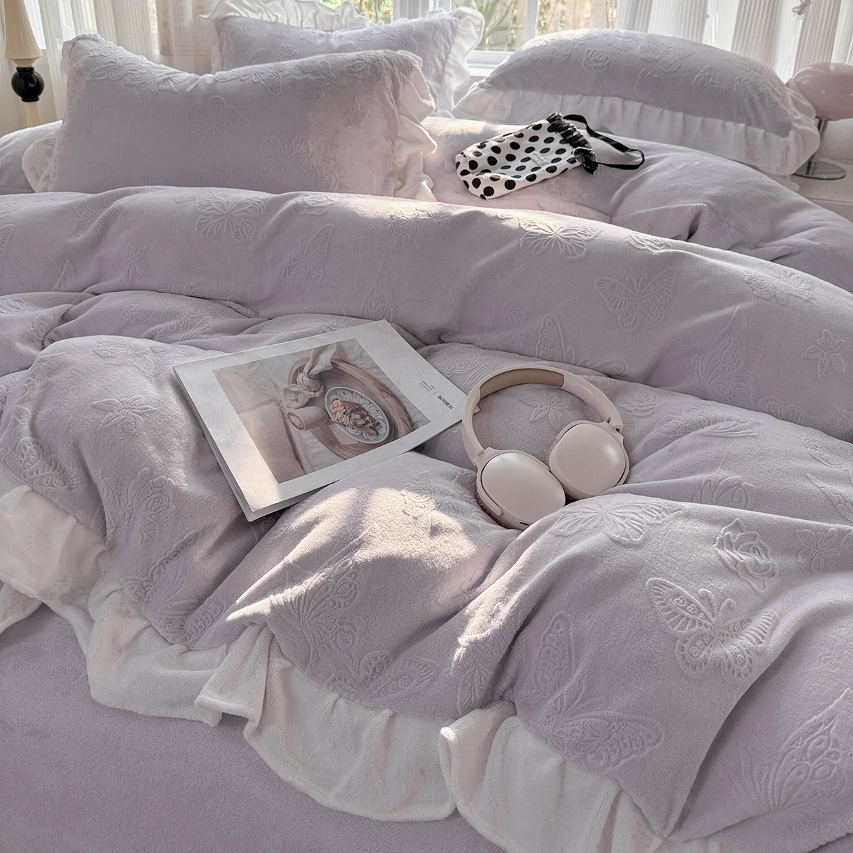 91家纺网 家纺一手货源 找家纺 耀悦家纺 2025新款A类全消光牛奶绒花边款四件套少女心三件套-浪漫法式 蝶恋花-紫-花边款