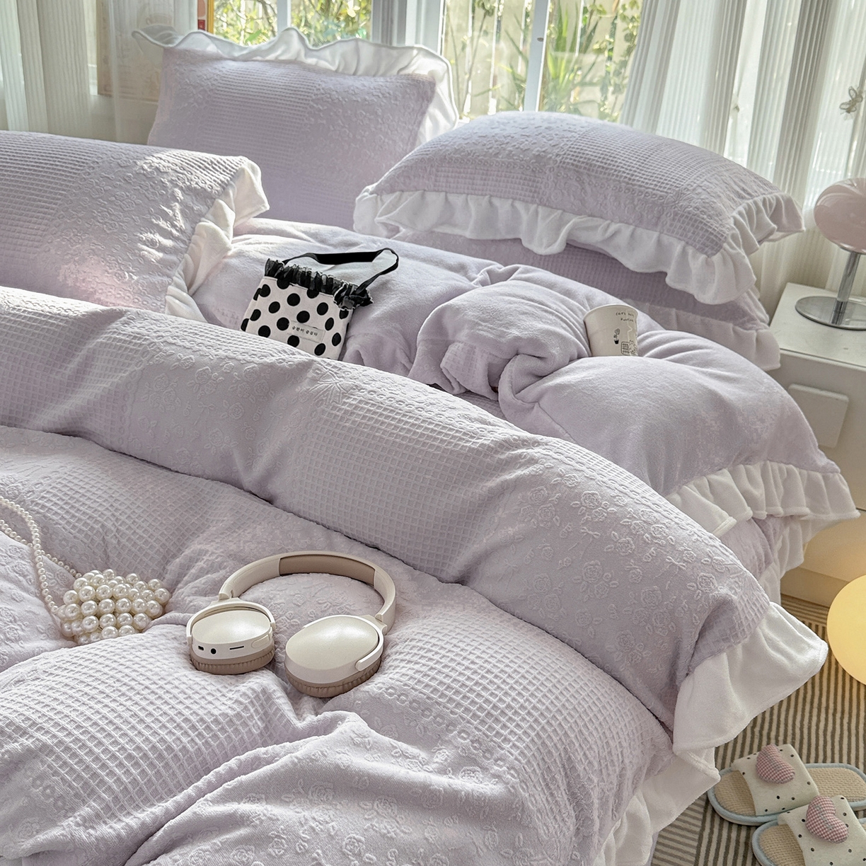 91家纺网 家纺一手货源 找家纺 耀悦家纺 2025新款A类全消光牛奶绒花边款四件套少女心三件套-浪漫法式 半亩花田-紫-花边款