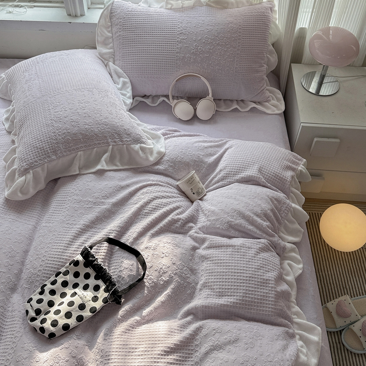 91家纺网 家纺一手货源 找家纺 耀悦家纺 2025新款A类全消光牛奶绒花边款四件套少女心三件套-浪漫法式 半亩花田-紫-花边款