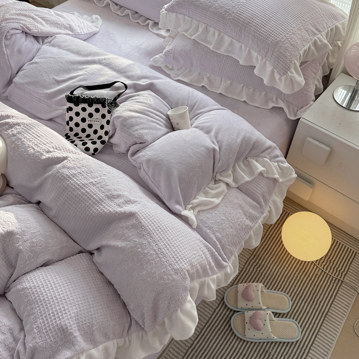 91家纺网 家纺一手货源 找家纺 耀悦家纺 2025新款A类全消光牛奶绒花边款四件套少女心三件套-浪漫法式 半亩花田-紫-花边款