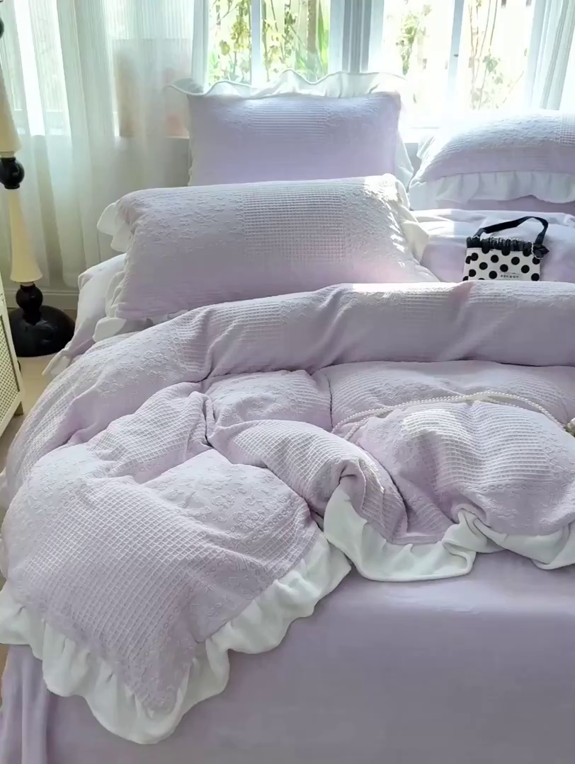 91家纺网 家纺一手货源 找家纺 耀悦家纺 2025新款A类全消光牛奶绒花边款四件套少女心三件套-浪漫法式 半亩花田-紫-花边款