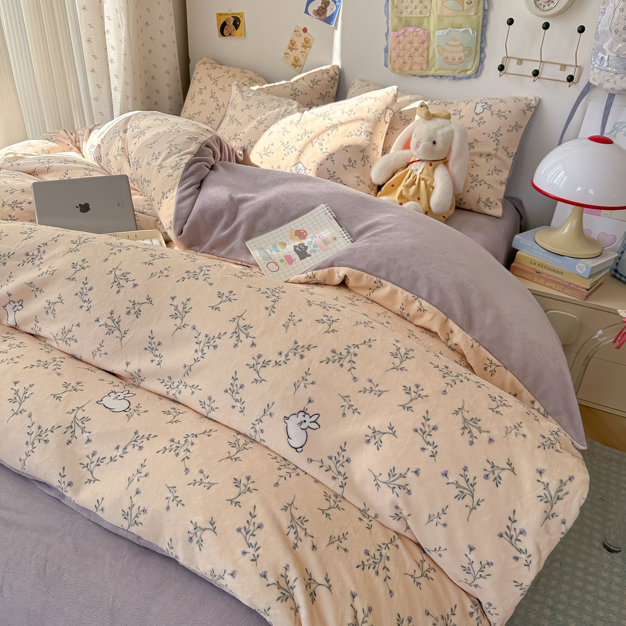 91家纺网 家纺一手货源 找家纺 韩巢家纺 2025新款双面高克重牛奶绒被套单件被罩 枝枝兔