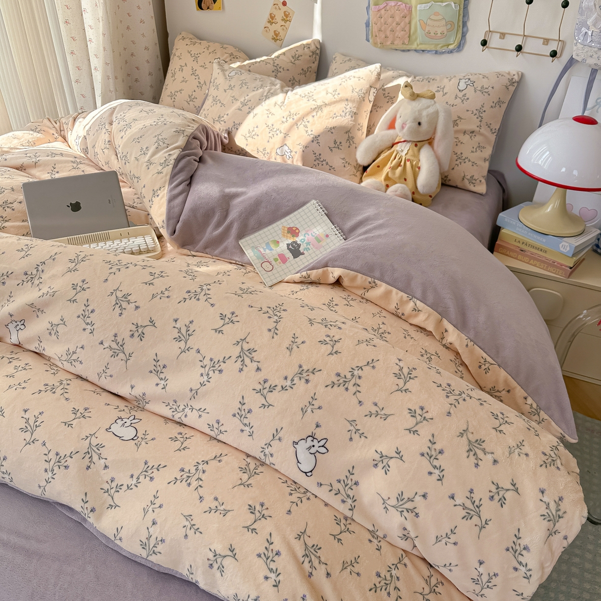 91家纺网 家纺一手货源 找家纺 韩巢家纺 2025新款双面高克重牛奶绒被套单件被罩 枝枝兔