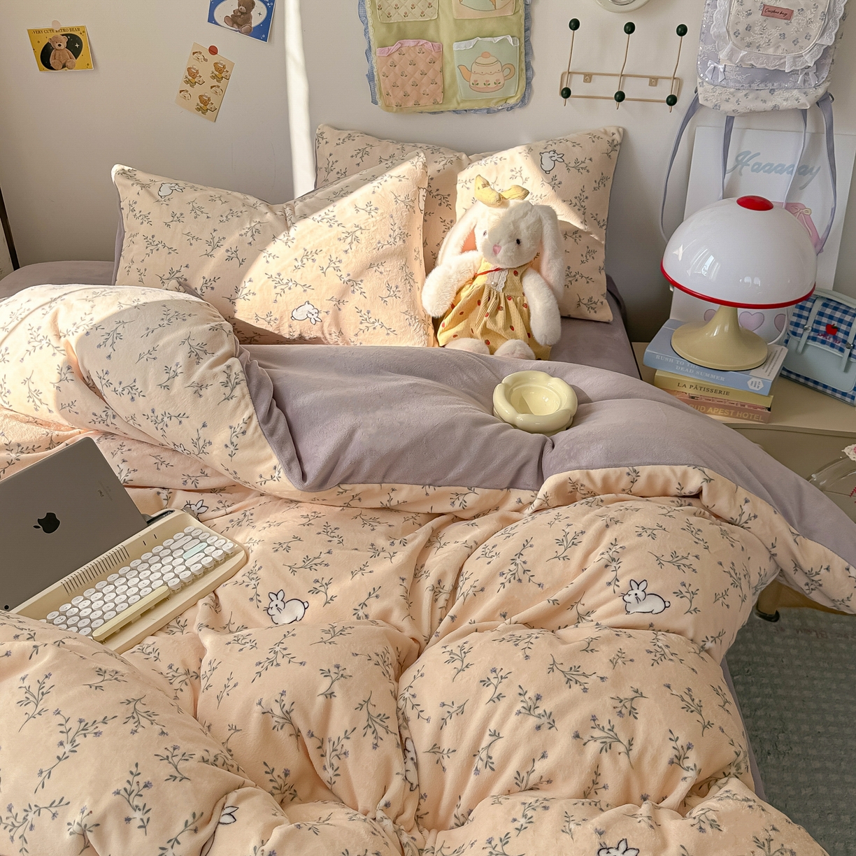 91家纺网 家纺一手货源 找家纺 韩巢家纺 2025新款双面高克重牛奶绒被套单件被罩 枝枝兔