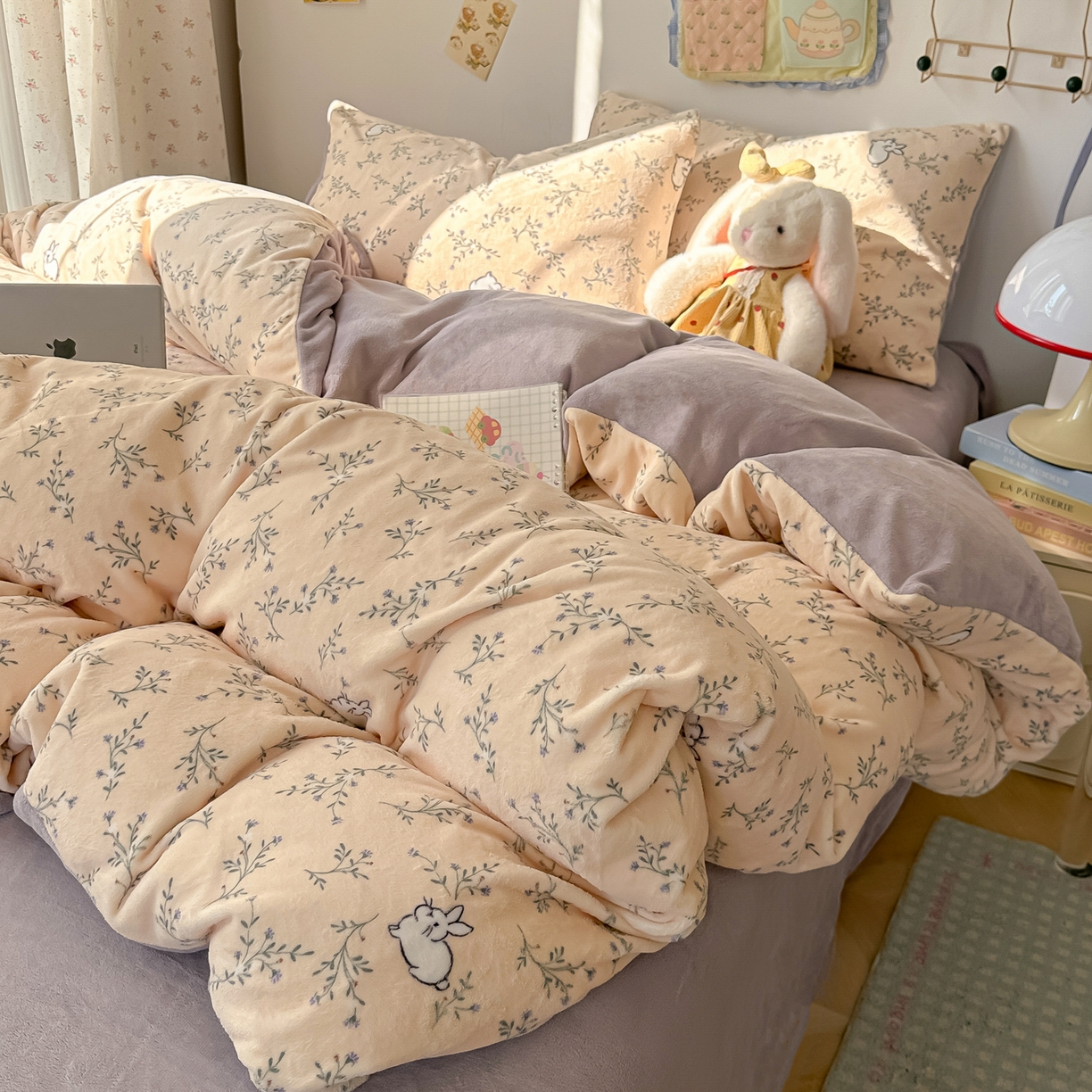 91家纺网 家纺一手货源 找家纺 韩巢家纺 2025新款双面高克重牛奶绒被套单件被罩 枝枝兔