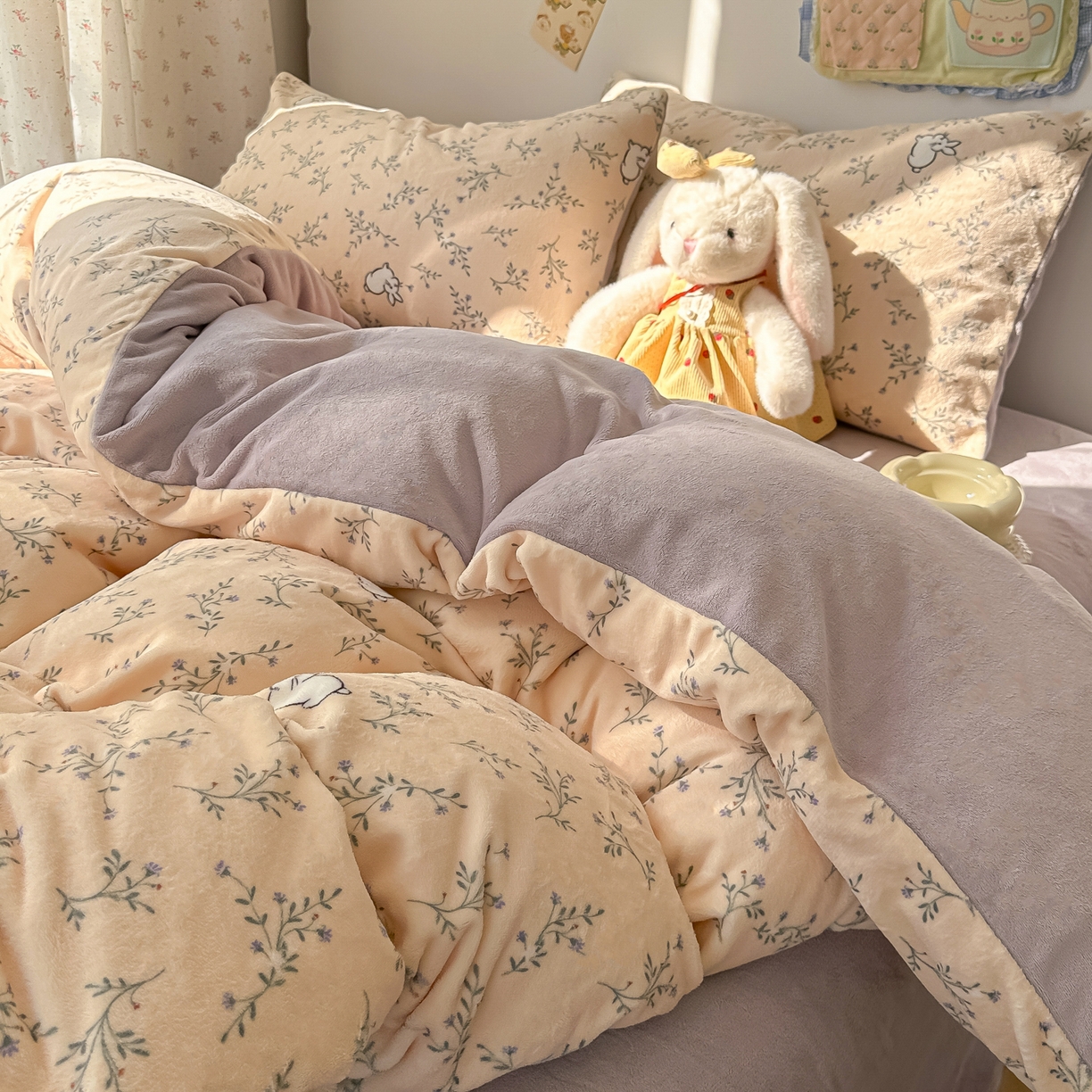 91家纺网 家纺一手货源 找家纺 韩巢家纺 2025新款双面高克重牛奶绒被套单件被罩 枝枝兔