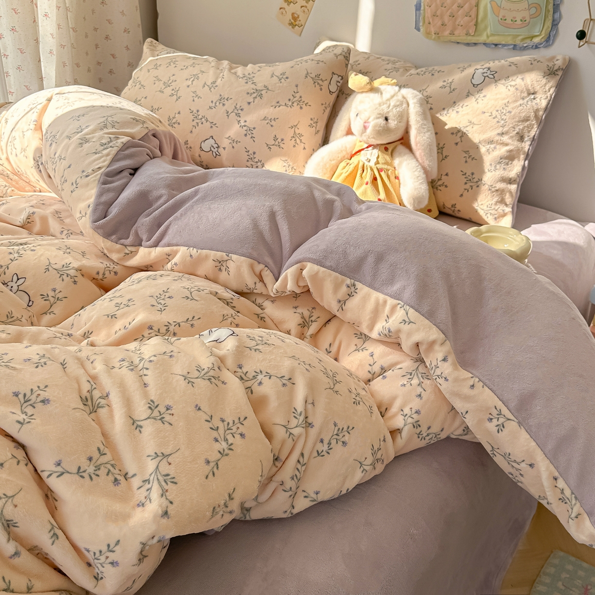 91家纺网 家纺一手货源 找家纺 韩巢家纺 2025新款双面高克重牛奶绒被套单件被罩 枝枝兔