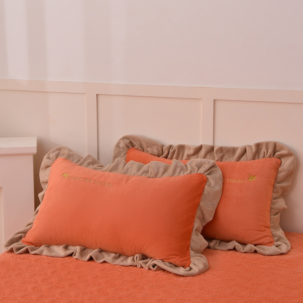 91家纺网 家纺一手货源 找家纺 （总）湘雪家居  2025新款高克重纯色刺绣牛奶绒床盖款系列四件套-提供买家秀