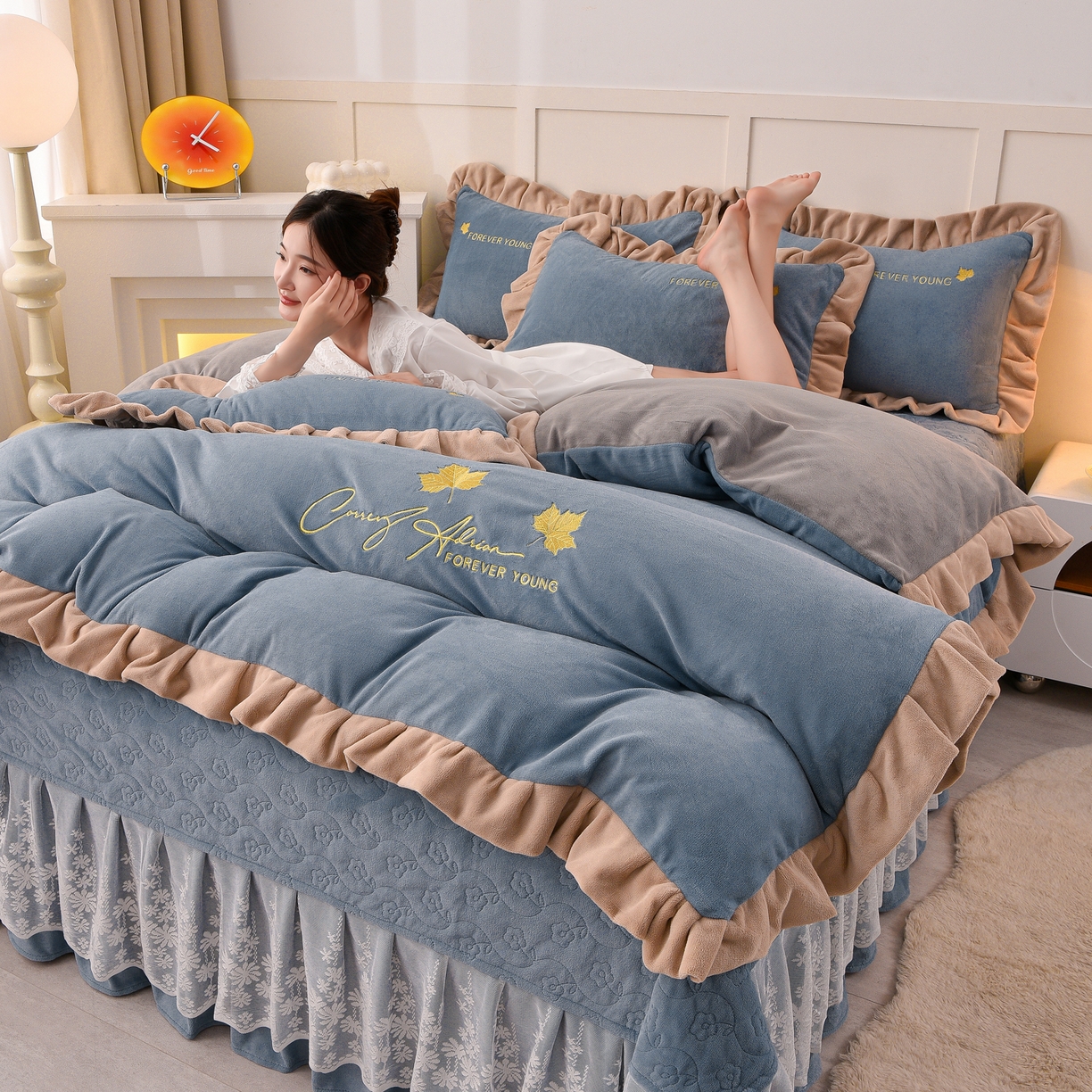 91家纺网 家纺一手货源 找家纺 湘雪家居  2025新款高克重纯色刺绣牛奶绒床盖款钟爱系列四件套-提供买家秀 钟爱款-槟利兰