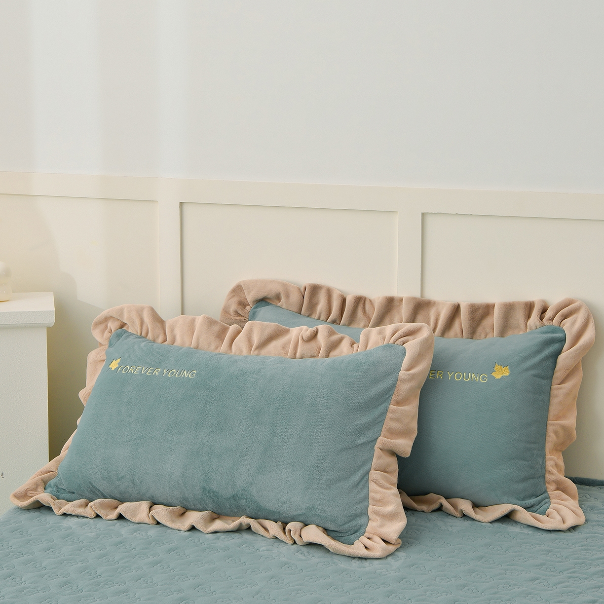 91家纺网 家纺一手货源 找家纺 湘雪家居  2025新款高克重纯色刺绣牛奶绒床盖款钟爱系列四件套-提供买家秀 钟爱款-草绿色