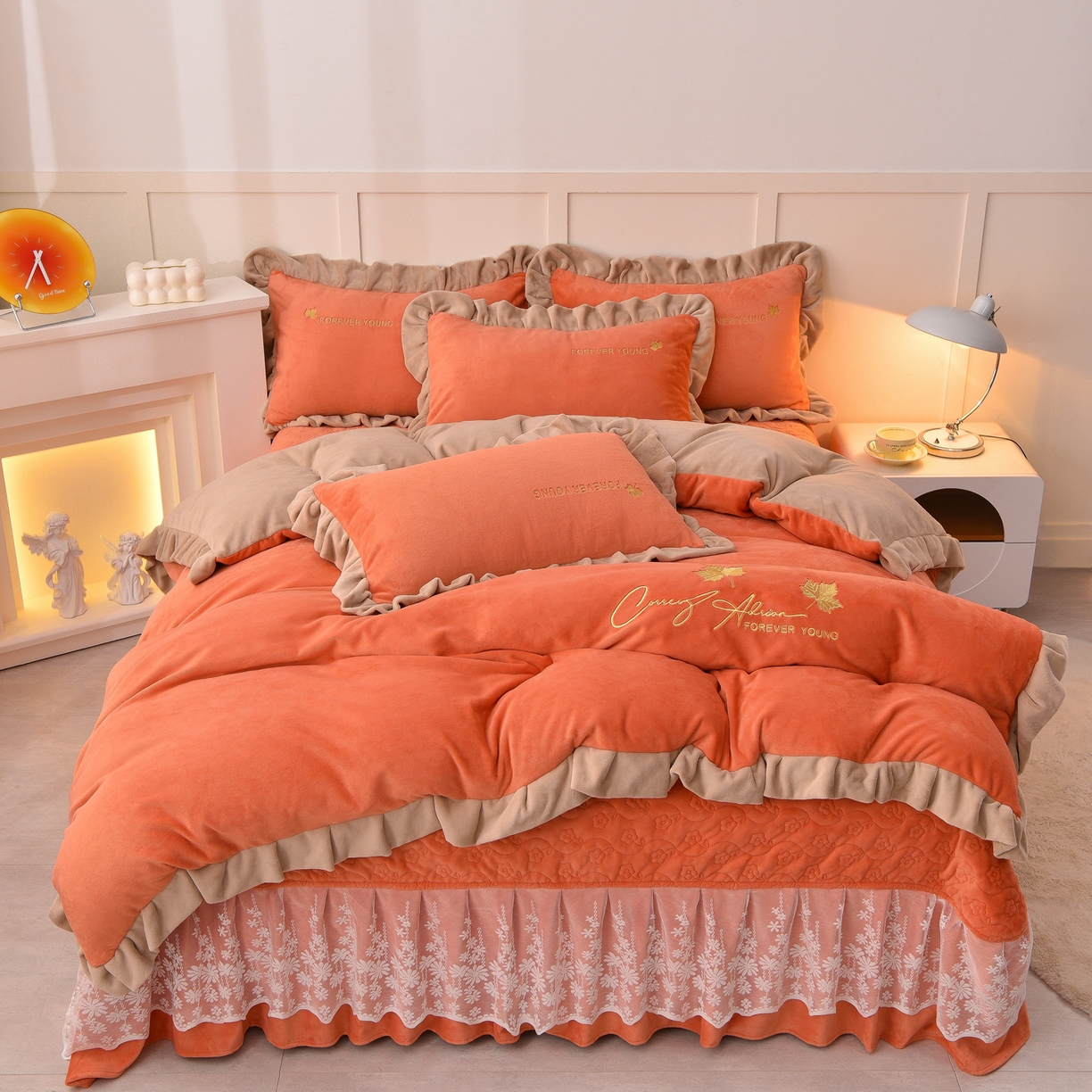91家纺网 家纺一手货源 找家纺 湘雪家居  2025新款高克重纯色刺绣牛奶绒床盖款钟爱系列四件套-提供买家秀 钟爱款-橙橘色