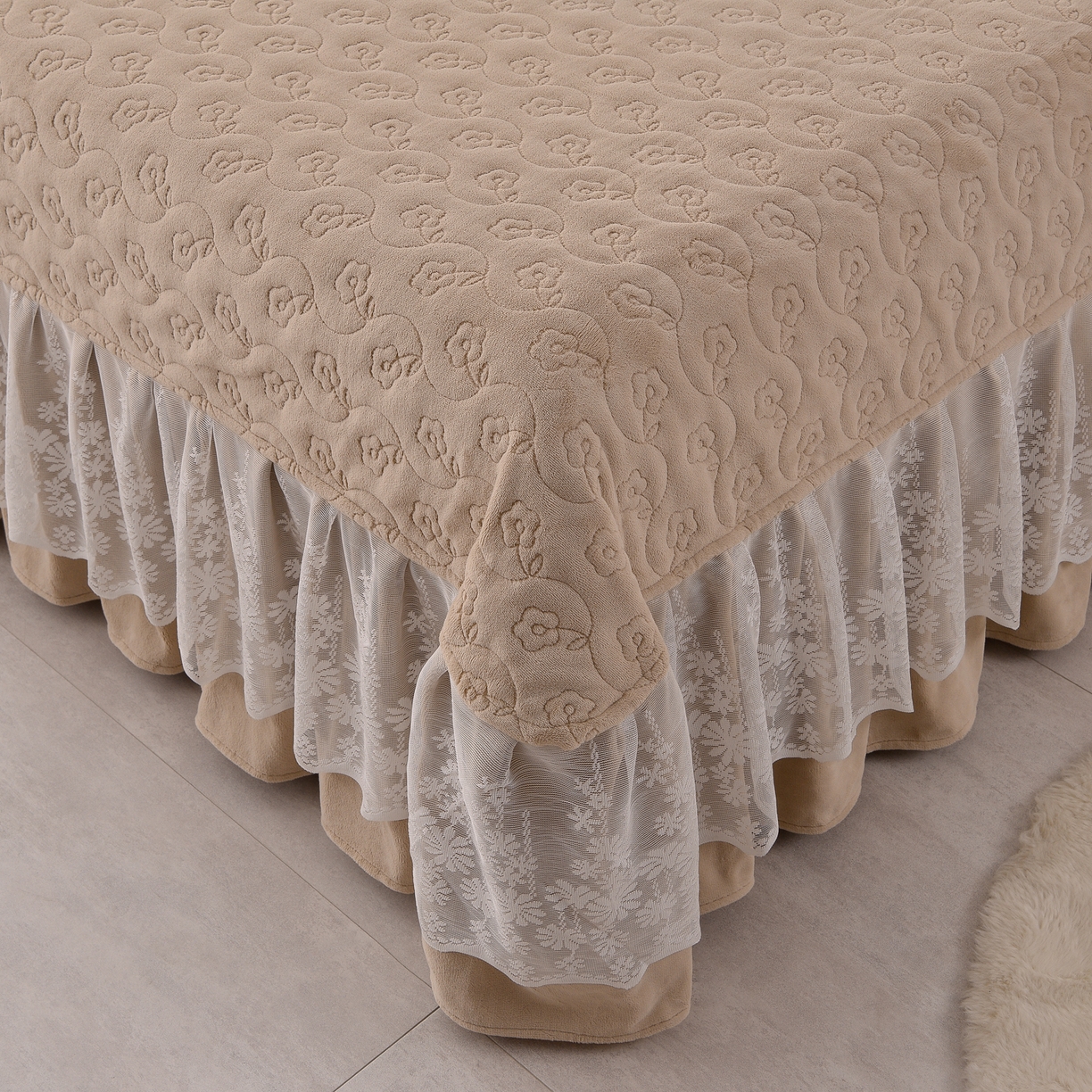 91家纺网 家纺一手货源 找家纺 湘雪家居  2025新款高克重纯色刺绣牛奶绒床盖款钟爱系列四件套-提供买家秀 钟爱款-卡其色