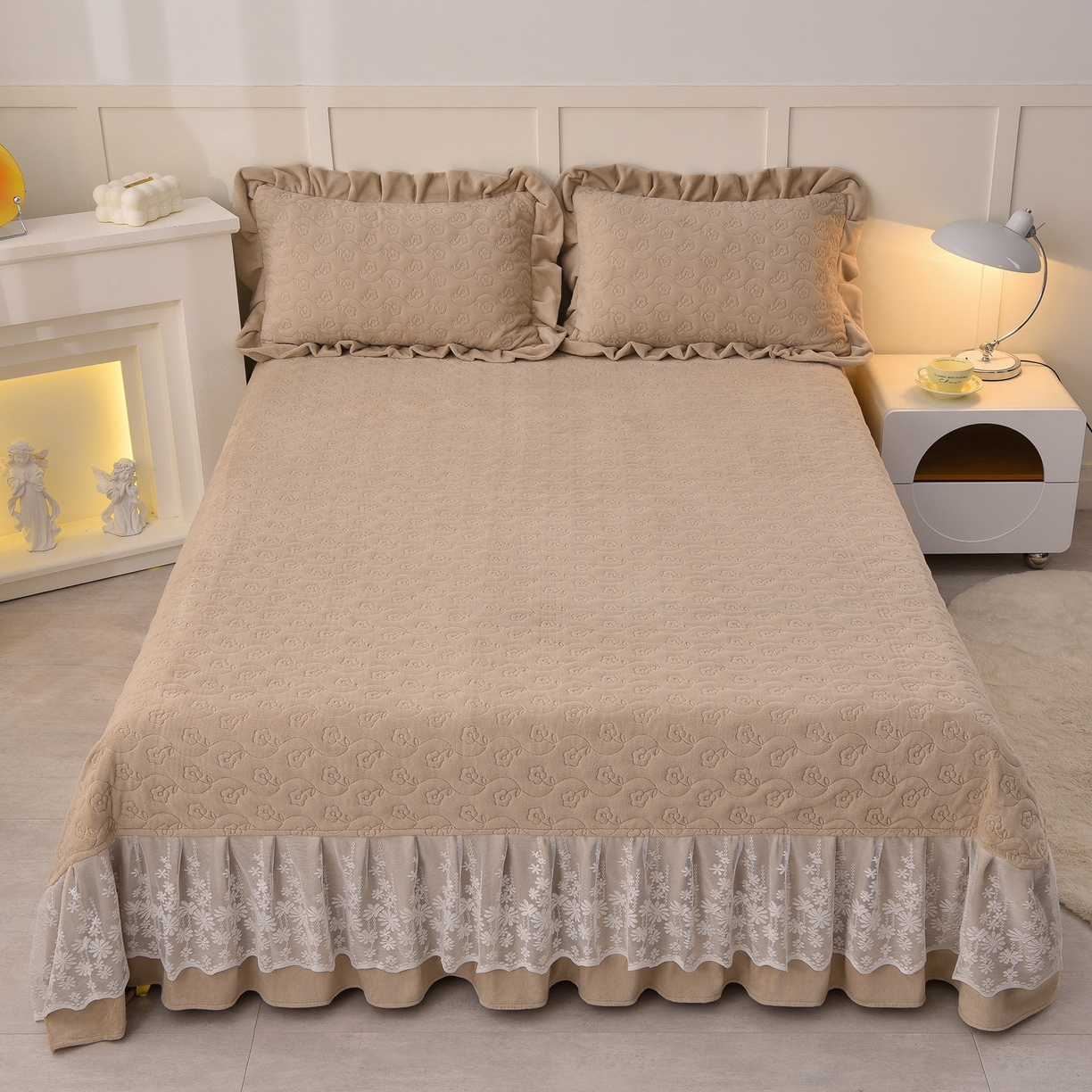 91家纺网 家纺一手货源 找家纺 湘雪家居  2025新款高克重纯色刺绣牛奶绒床盖款钟爱系列四件套-提供买家秀 钟爱款-卡其色