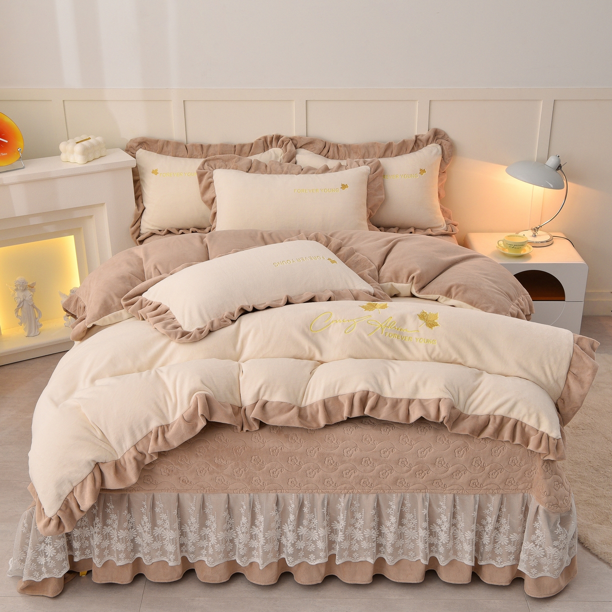 91家纺网 家纺一手货源 找家纺 湘雪家居  2025新款高克重纯色刺绣牛奶绒床盖款钟爱系列四件套-提供买家秀 钟爱款-奶白色