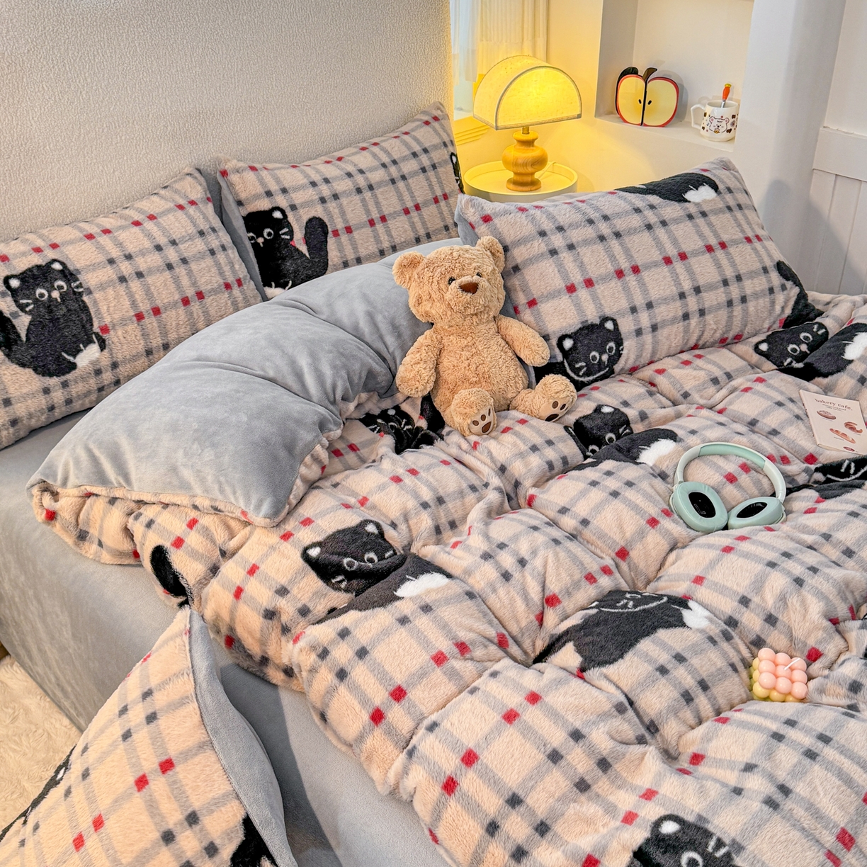 KA家纺 2025新款冬高克重兔毛牛奶绒四件套 英伦小猫