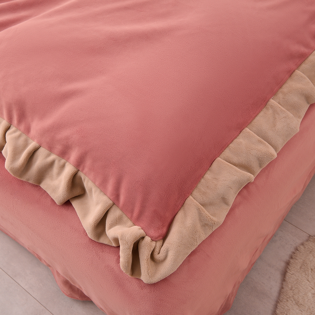 91家纺网 家纺一手货源 找家纺 湘雪家居  2025新款高克重纯色刺绣牛奶绒床盖款钟爱系列四件套-提供买家秀 钟爱款-浅豆沙