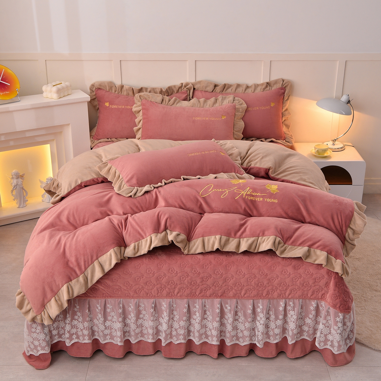 91家纺网 家纺一手货源 找家纺 湘雪家居  2025新款高克重纯色刺绣牛奶绒床盖款钟爱系列四件套-提供买家秀 钟爱款-浅豆沙