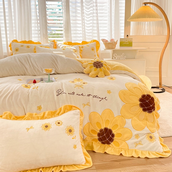 91家纺网 家纺一手货源 找家纺 （总）绒棉世家 2025新款新款全消光牛奶绒贴布绣向日葵风格四件套（控价188元）