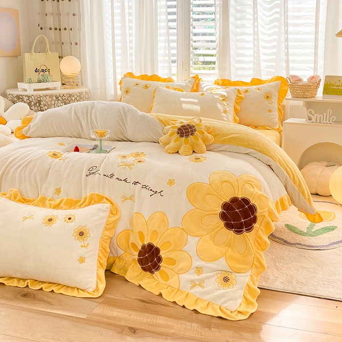 91家纺网 家纺一手货源 找家纺 （总）绒棉世家 2025新款新款全消光牛奶绒贴布绣向日葵风格四件套（控价188元）